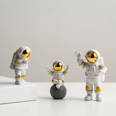 Figurine Astronaut Statue